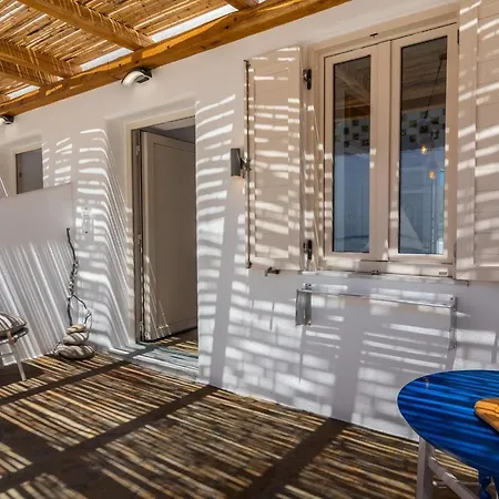 Geomilos Deluxe Apartment Triovasalos