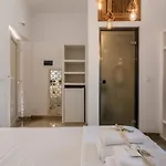 Geomilos Deluxe Apartment Triovasalos