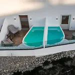 Geomilos Deluxe Apartment