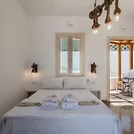 Geomilos Deluxe Apartment Triovasalos